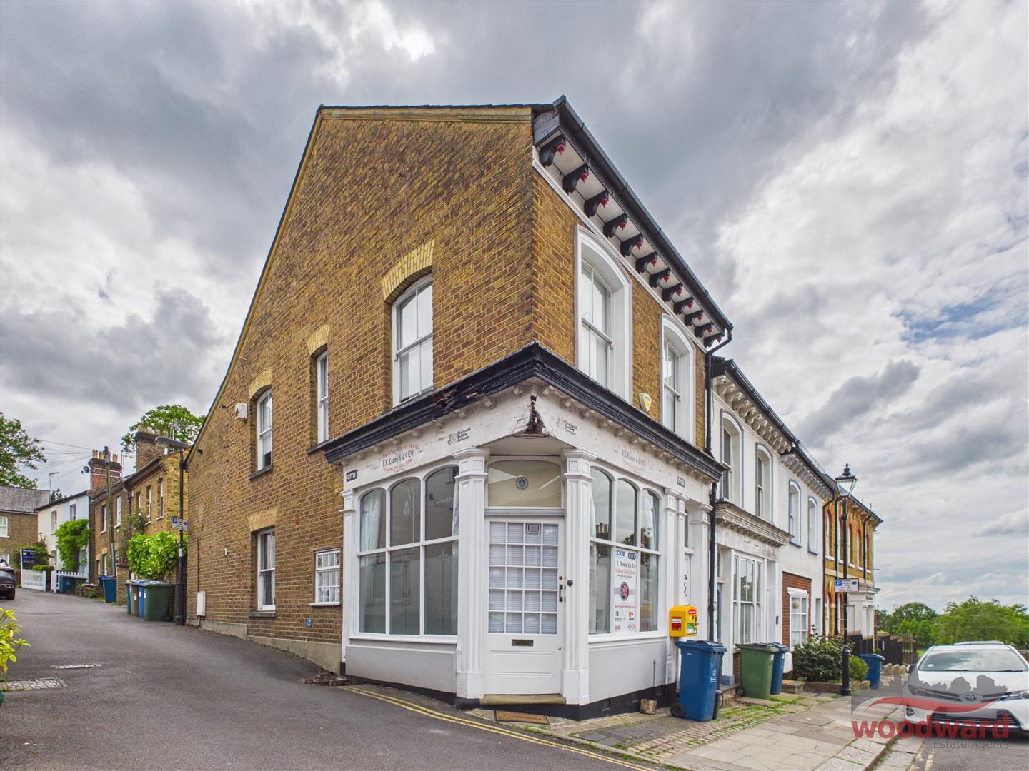 Flat Wellington Terrace in Greater London