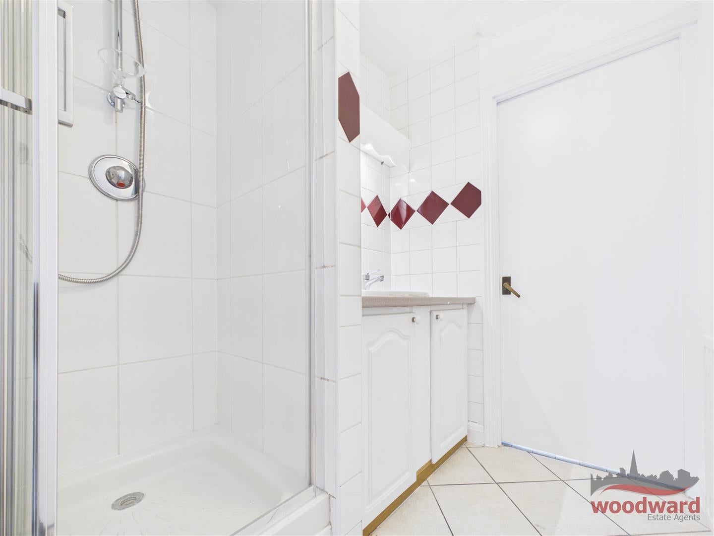 Flat Wellington Terrace in Greater London