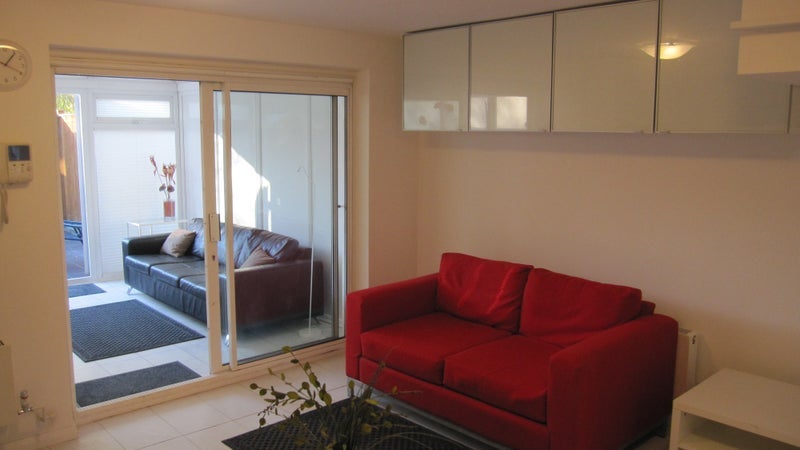 Room Crammond Close in Greater London