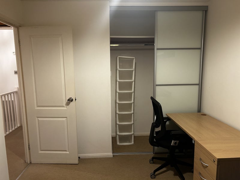 Room Crammond Close in Greater London