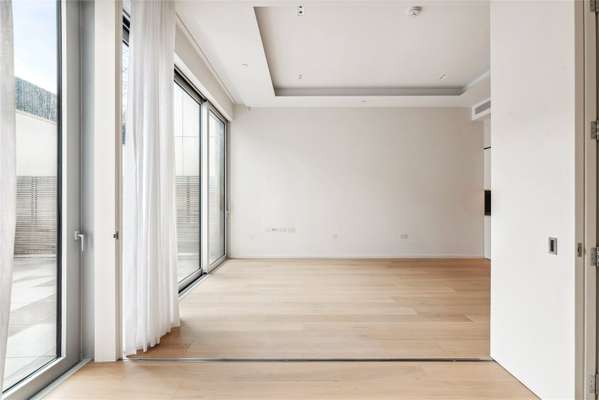 Flat West Road in Greater London