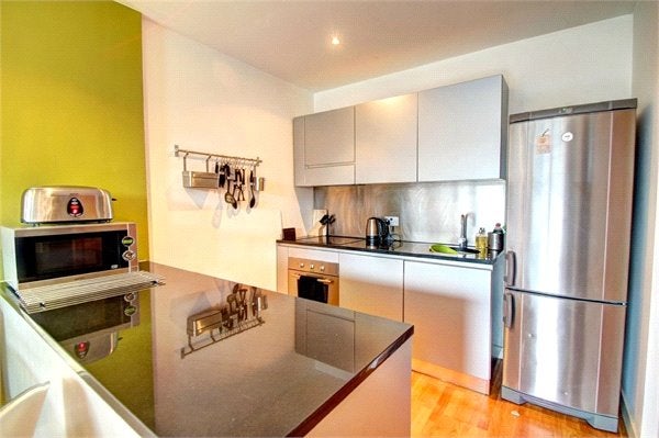 Flat Clavering Place in Newcastle upon Tyne