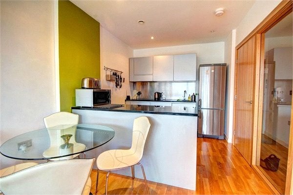 Flat Clavering Place in Newcastle upon Tyne