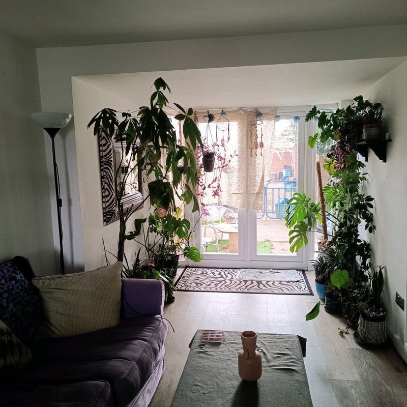 Room Ernest Barker Close in Bristol