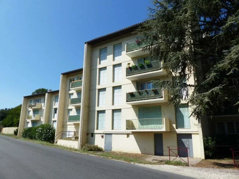 Appartement Avenue du Comtat Venaissin à Rochegude