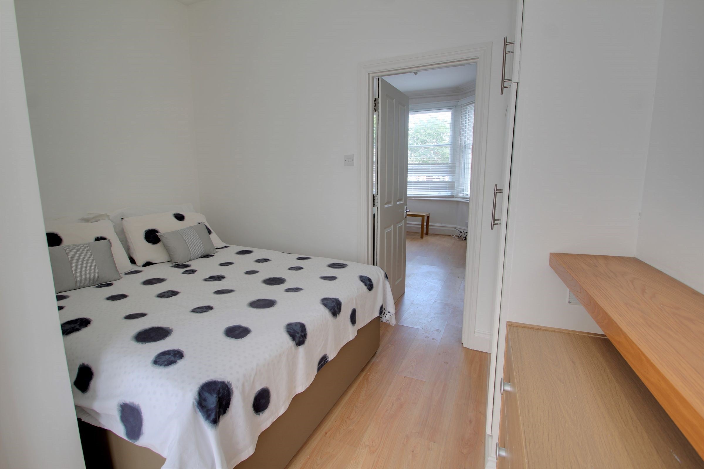 Flat Pollard Road in Greater London