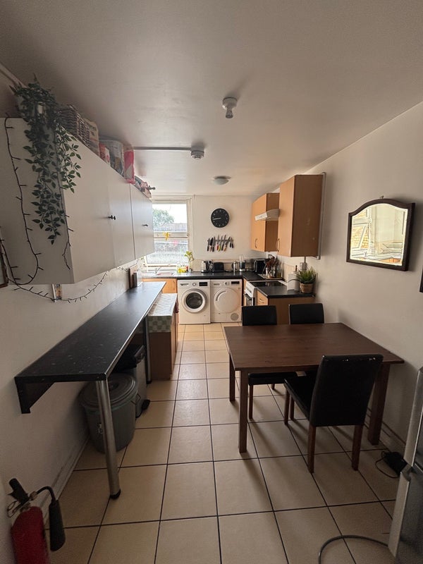 Room Kingsland Road in Greater London