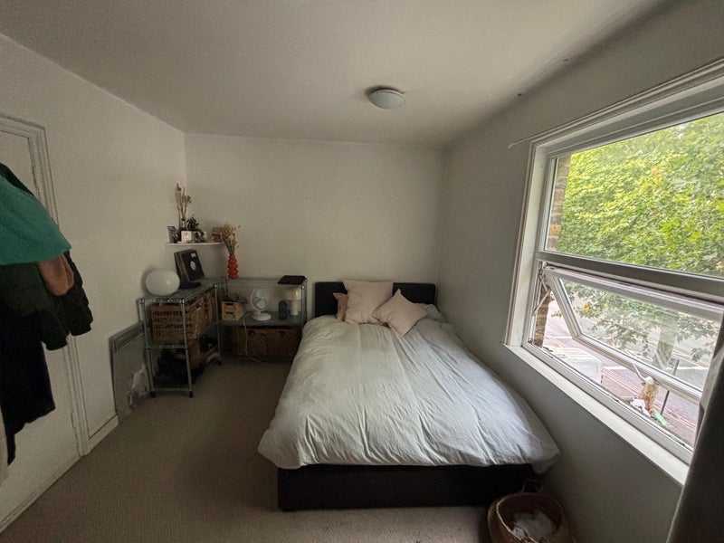 Room Kingsland Road in Greater London