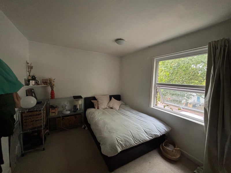 Room Kingsland Road in Greater London
