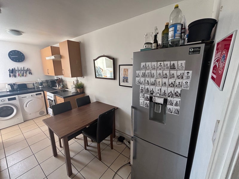 Room Kingsland Road in Greater London