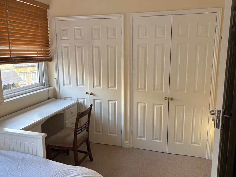 Room Searles Road in Greater London