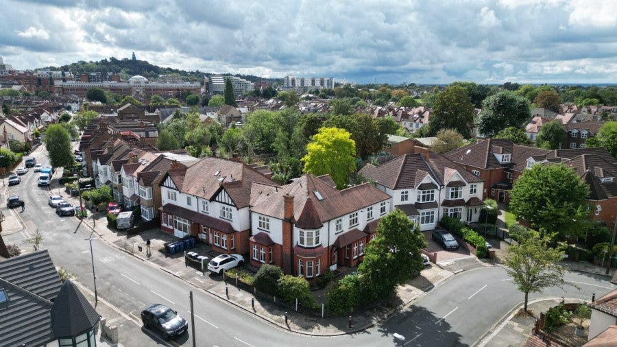 Flat Radnor Road in Greater London