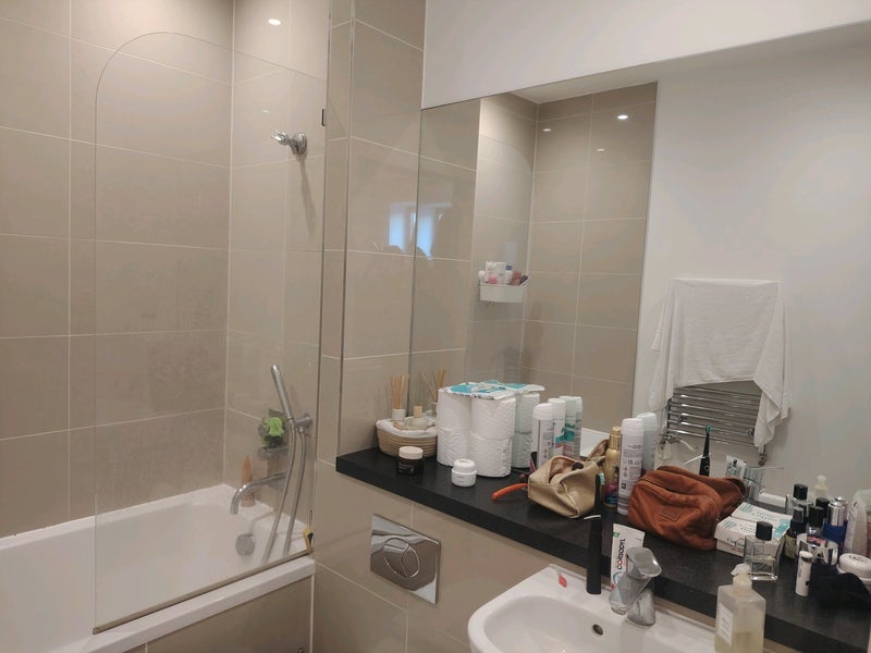 Room Garrett Street in Greater London