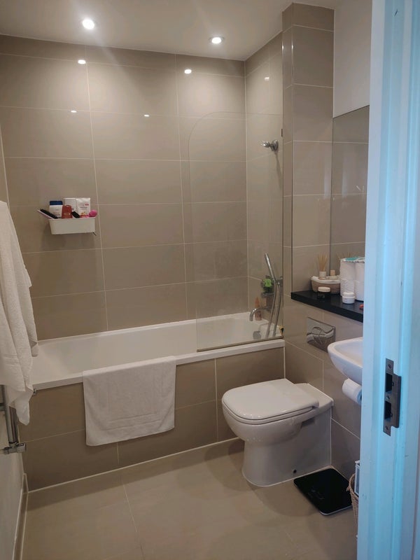 Room Garrett Street in Greater London