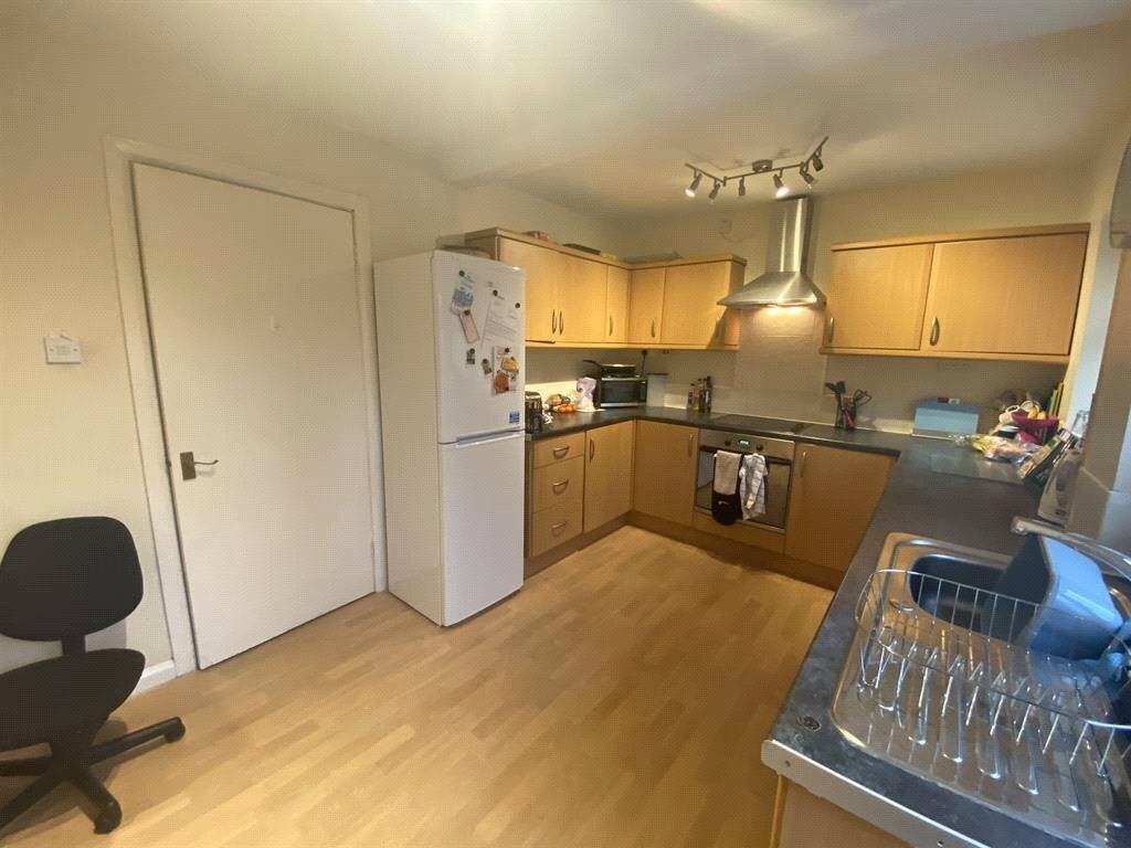 Room Poole Crescent in Birmingham