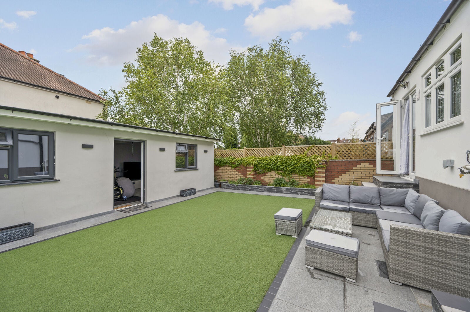 House Myrtle Grove in Greater London