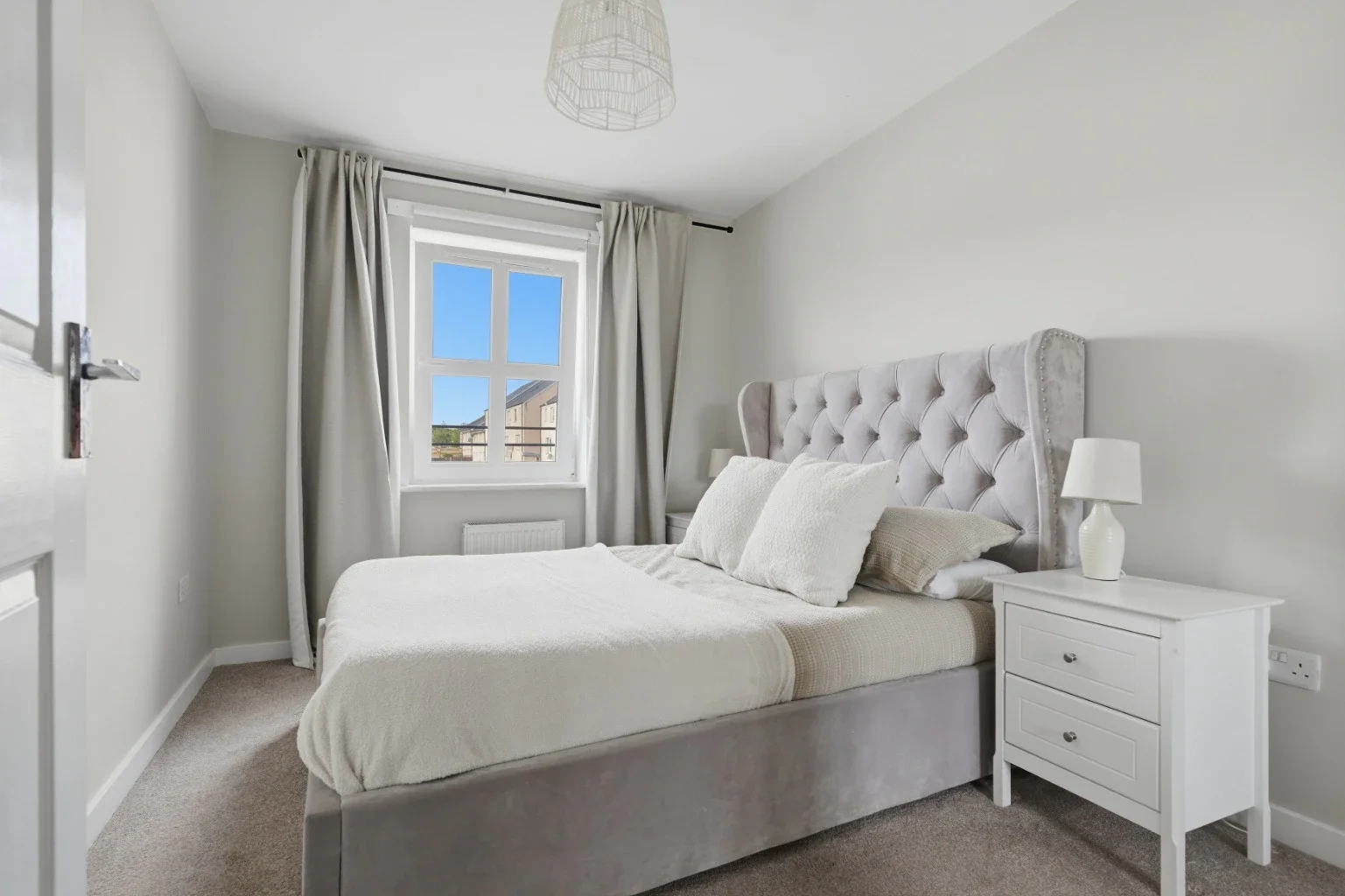 Flat Little Wood Grove in Bonnyrigg
