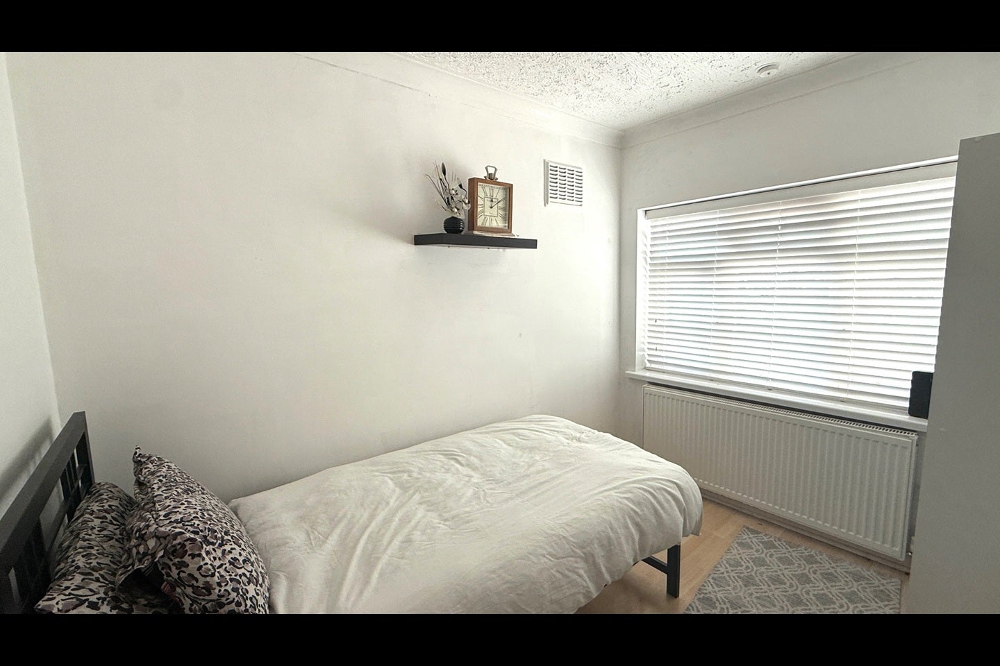 Room Graham Gardens in Luton