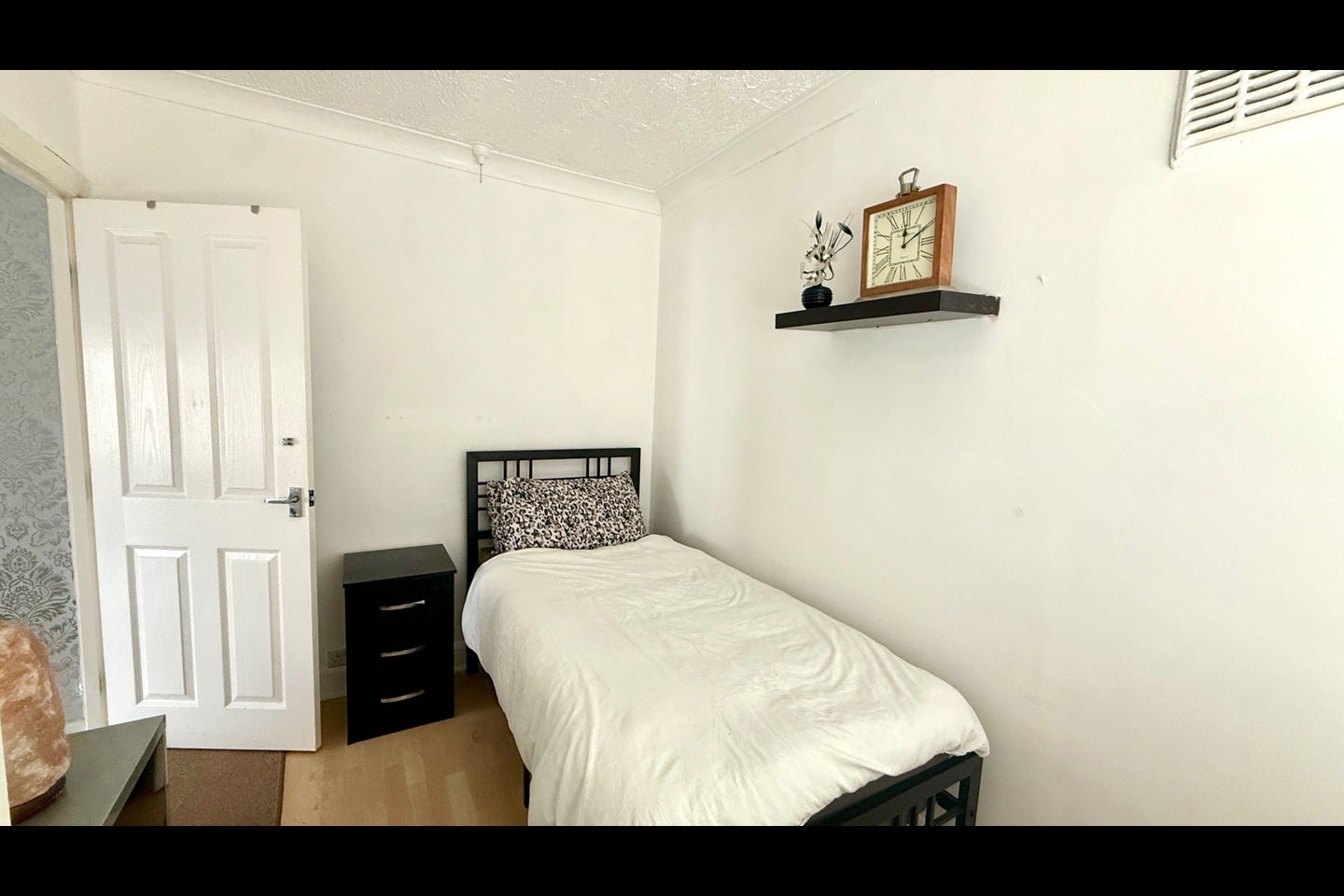 Room Graham Gardens in Luton