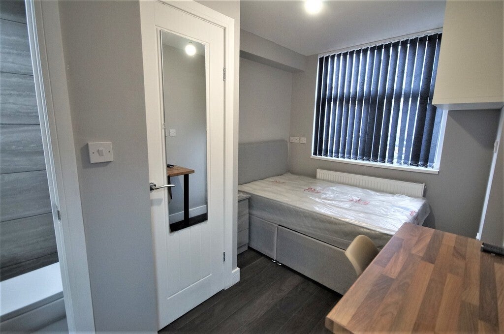 Room Marlborough Road in Coventry