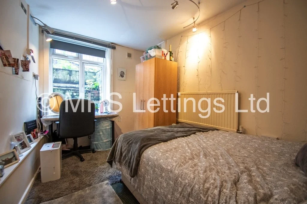 Room Richmond Avenue in Leeds