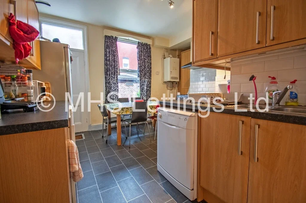 Room Richmond Avenue in Leeds