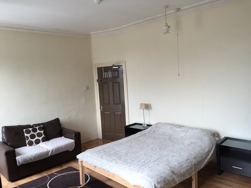 Room Anfield Road in Liverpool