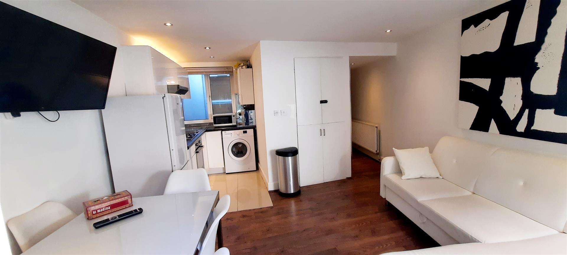 Flat Hetley Road in Greater London