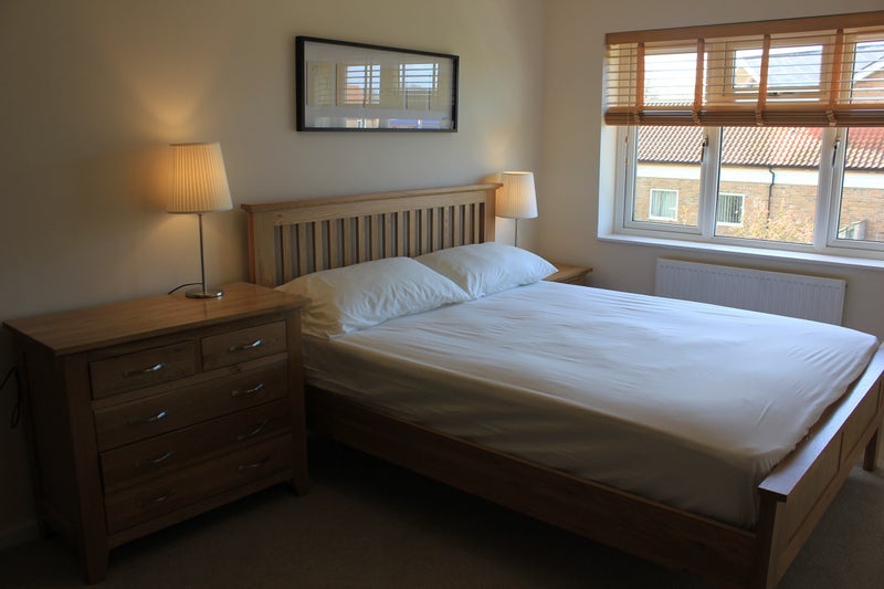 Room Nuthurst Close in Crawley