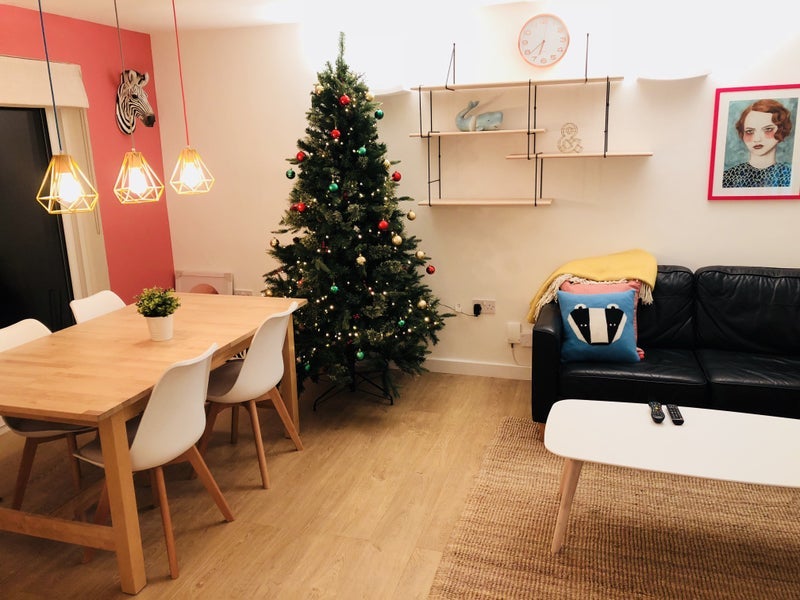 Room Nuthurst Close in Crawley