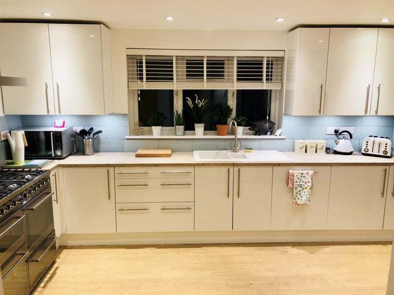 Room Nuthurst Close in Crawley
