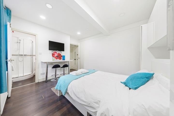 Flat Lucan Place in Greater London