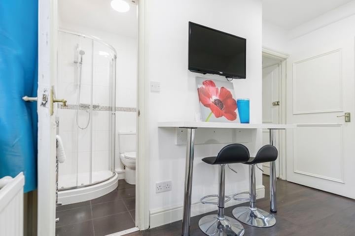 Flat Lucan Place in Greater London