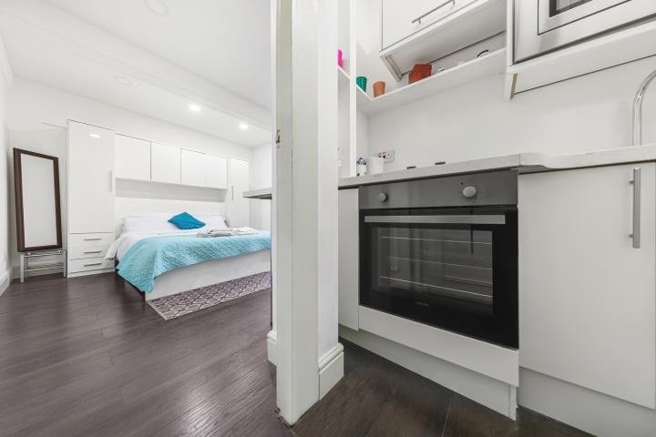 Flat Lucan Place in Greater London