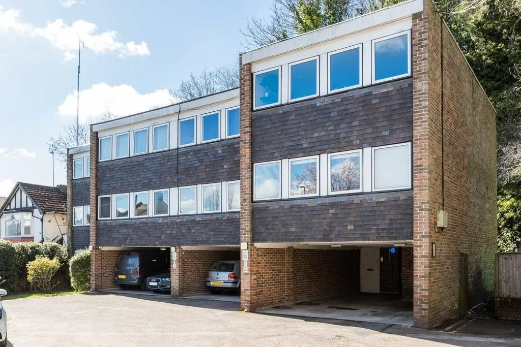 Flat Biddulph Road in Greater London
