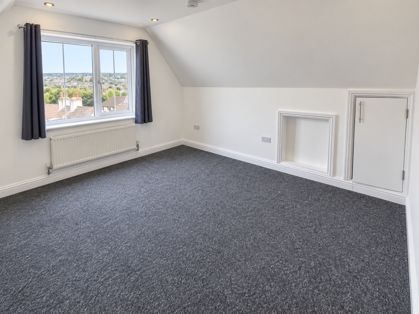 Flat Hillside Avenue in Strood