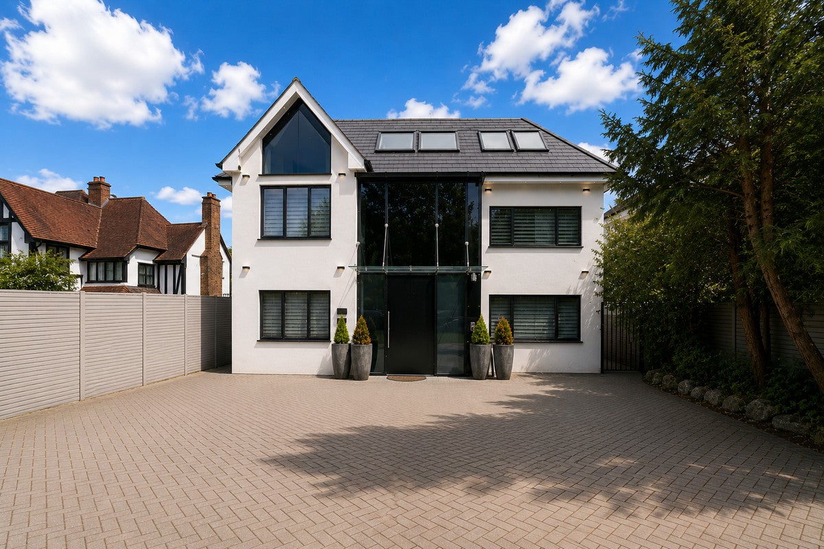House Waggon Road in Greater London