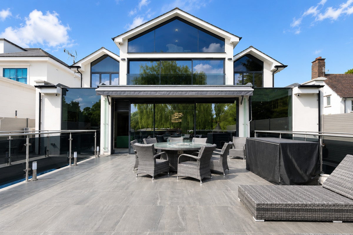 House Waggon Road in Greater London