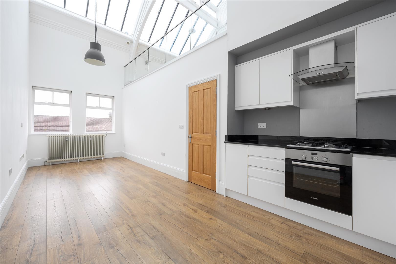 Flat Adelaide Road in Greater London