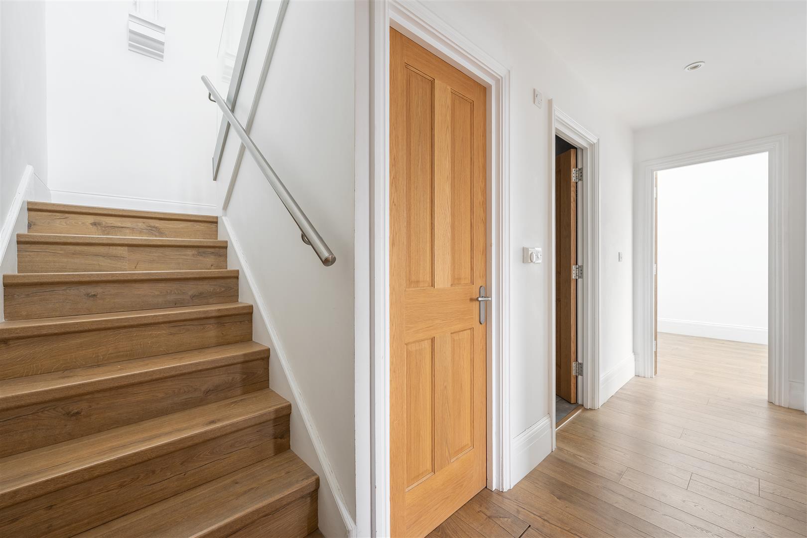 Flat Adelaide Road in Greater London