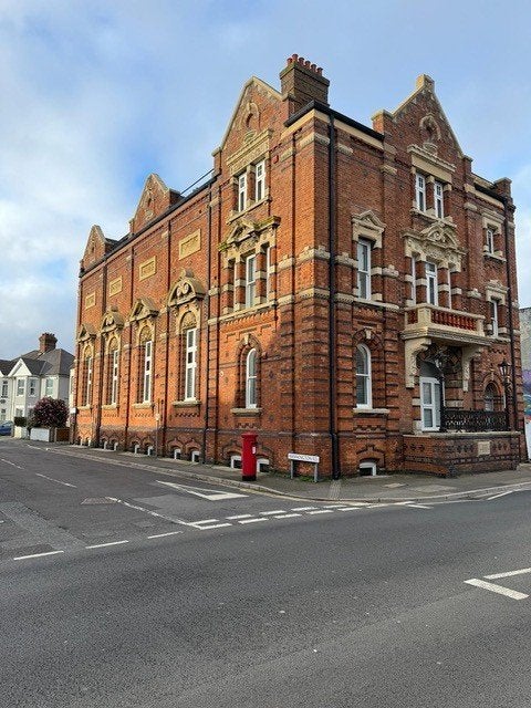 Flat Percy Road in Bournemouth