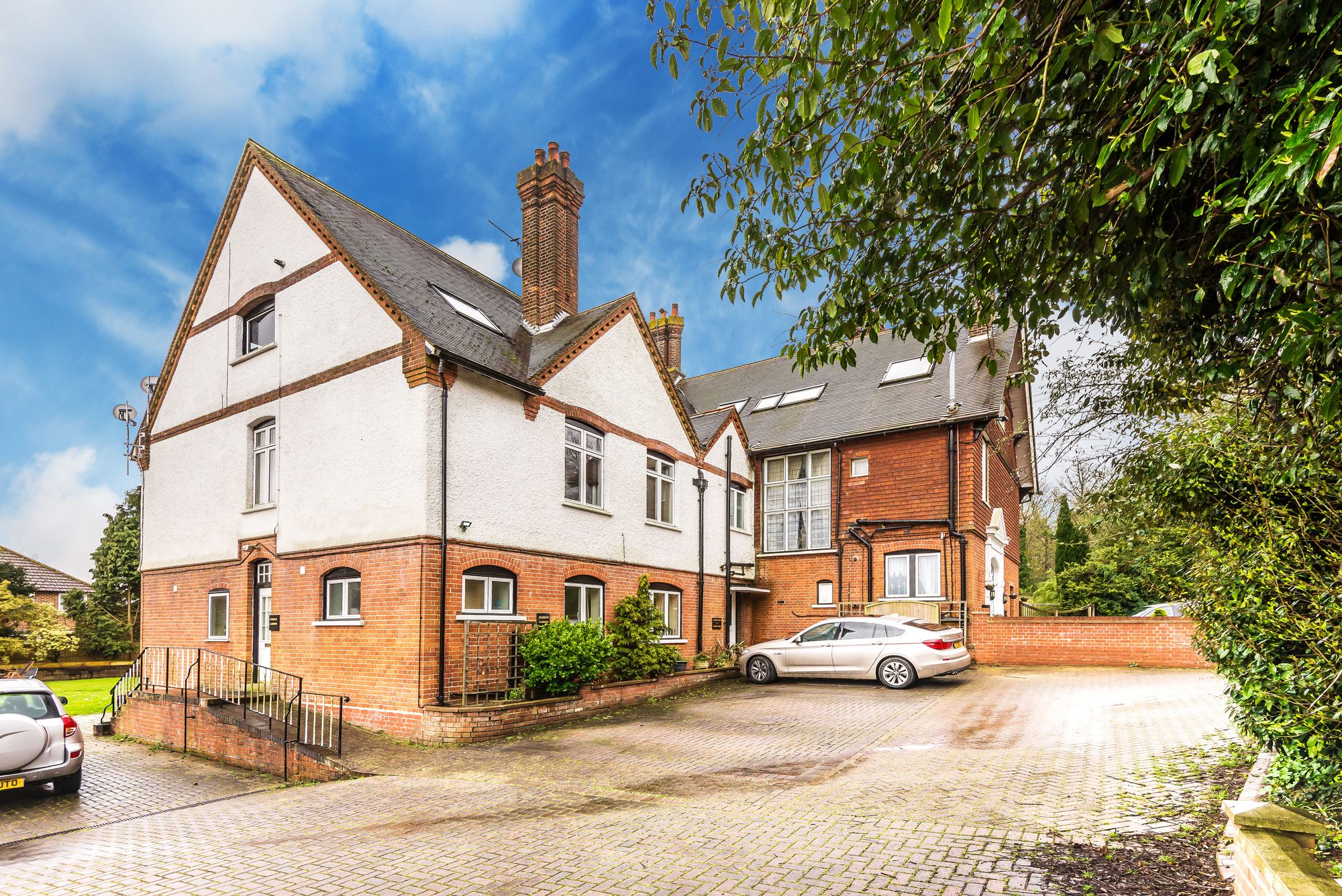 Flat Castle Street in Bletchingley