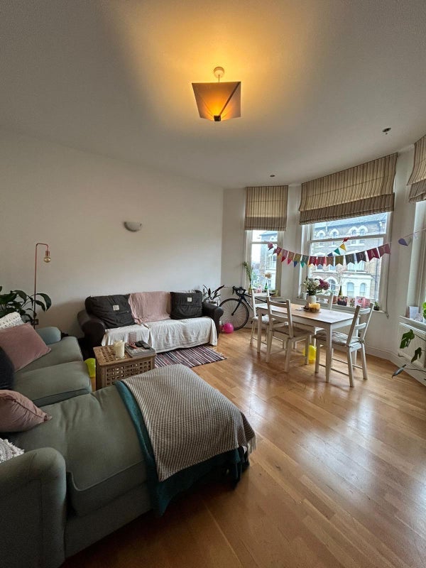 Room Trinity Road in Greater London