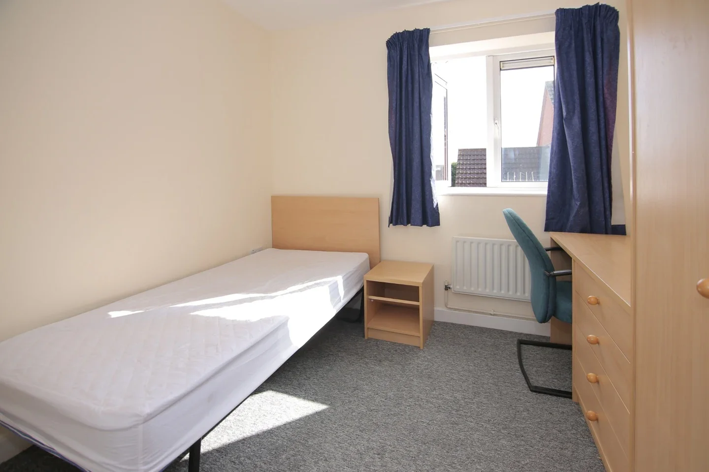 Room Vernon Close in Borough of Spelthorne