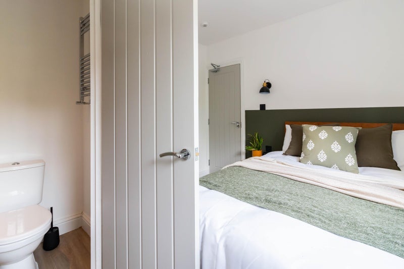 Room The Green in Burnham