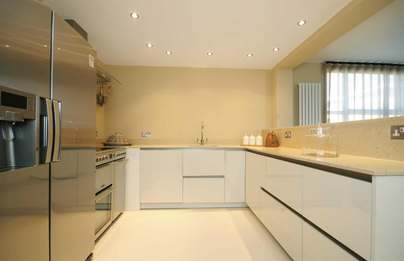 Flat Boydell Court in Greater London