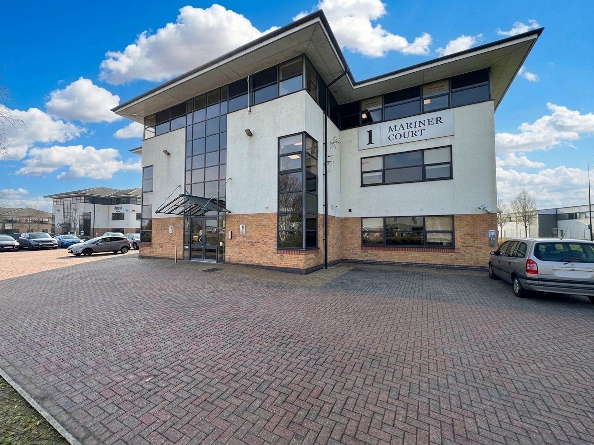 Flat Mariner Court in Leeds