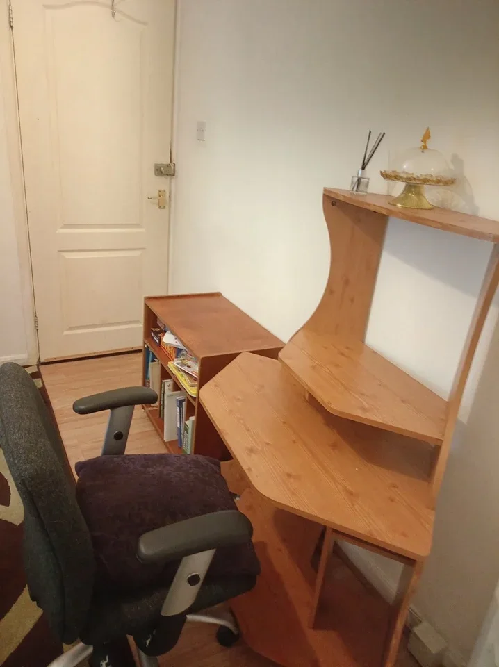 Room Valence Avenue in Greater London