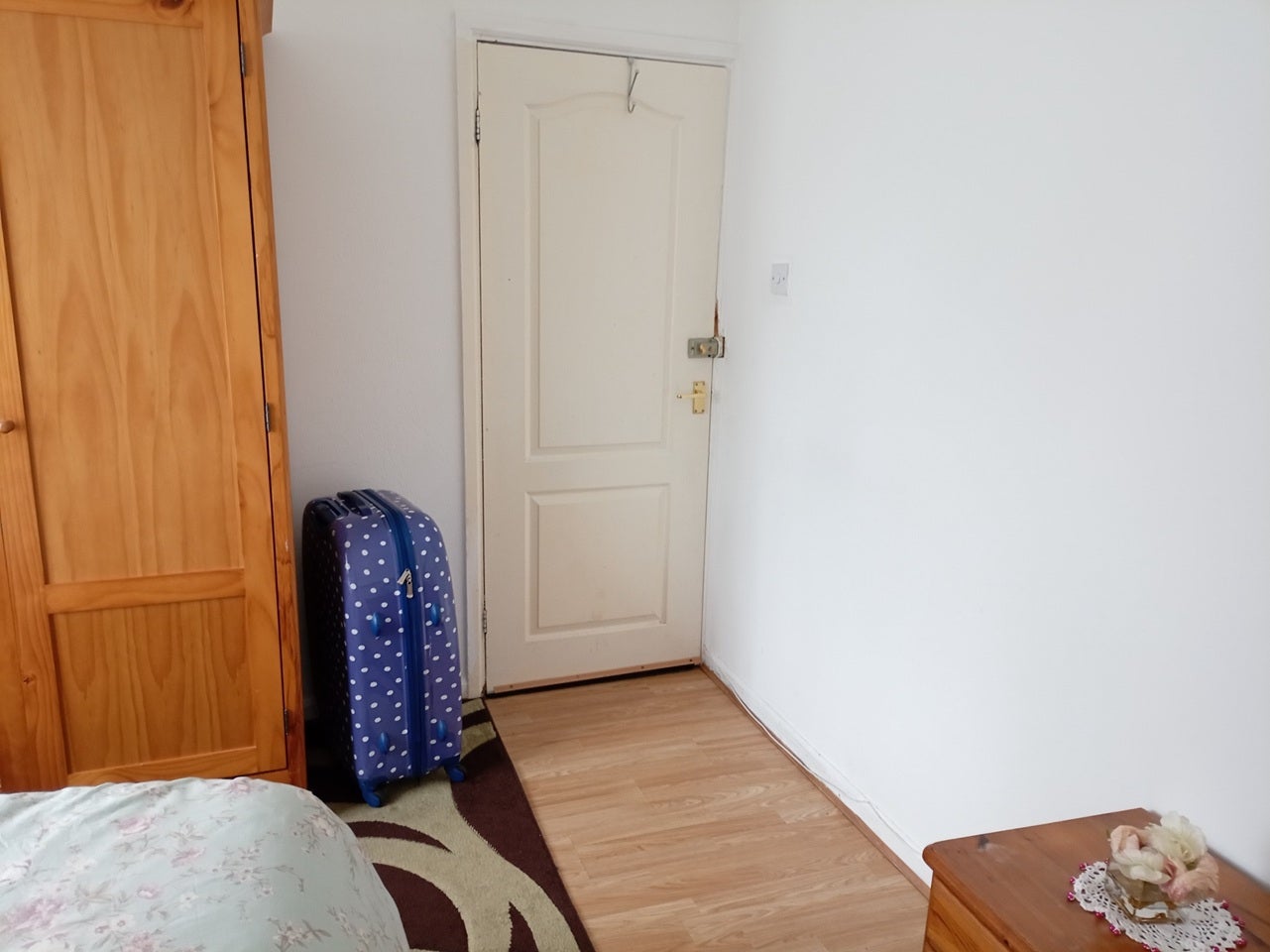 Room Valence Avenue in Greater London