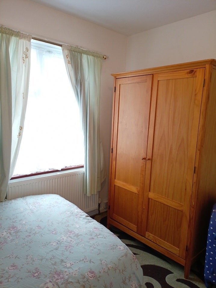 Room Valence Avenue in Greater London